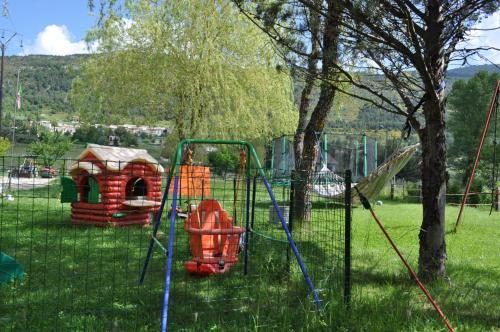 Spēļu laukums, Cabane des Guernazelles in Saint-Auban
