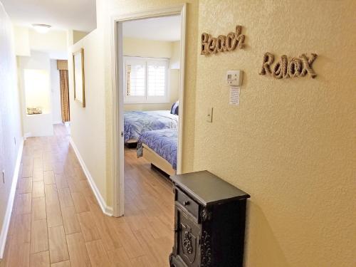 Luxurious Ocean Front Views from this 8th Floor Beach Retreat! - image 6