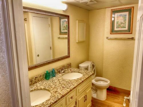 Luxurious Ocean Front Views from this 8th Floor Beach Retreat! - image 7