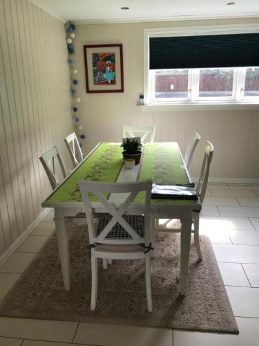 Koselig Landsbyhus i Nordfjord in Nordfjordeid