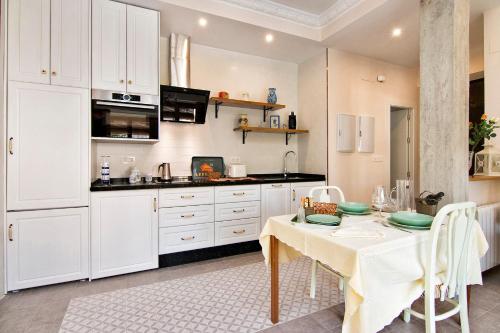 Bright & Elegant City Centre 3 bedroom Apartment, Granada (photo 7)