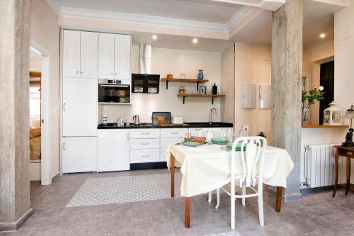 Bright & Elegant City Centre 3 bedroom Apartment, Granada (photo 10)