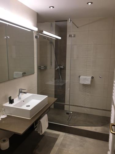 Bathroom, Parkhotel Leiser in Planegg