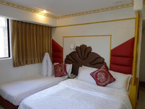 room detail thumbnail 1