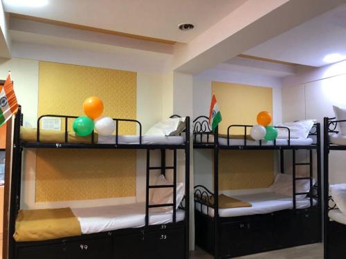 Bandra Dormitory Only for indian male – Bombay/ Mumbai, KY