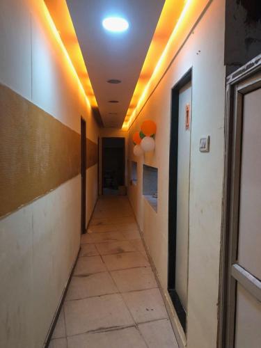 Bandra Dormitory Only for indian male – Bombay/ Mumbai, KY