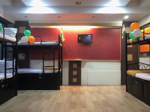 Bandra Dormitory Only for indian male – Bombay/ Mumbai, KY