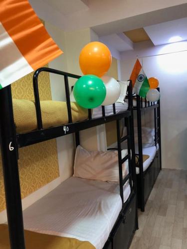 Bandra Dormitory Only for indian male – Bombay/ Mumbai, KY