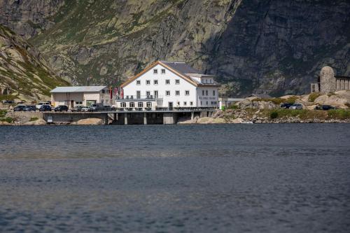 Hotel Grimsel Passhöhe - image 13