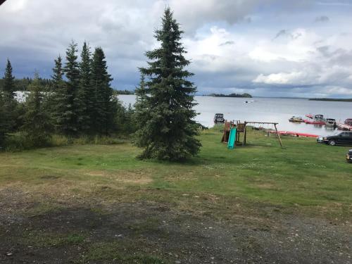 Lake Louise Lodge, Alaska