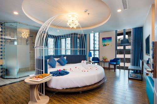

Aaron Hotel