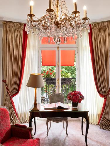 Hotel Plaza Athenee Paris