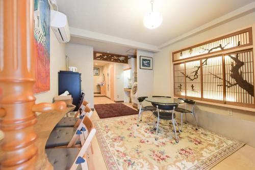 2 double beds, 1 twin bed, 1 sofa bed