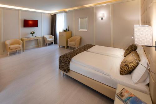 Guestroom, Park Hotel Imperial in Limone sul Garda