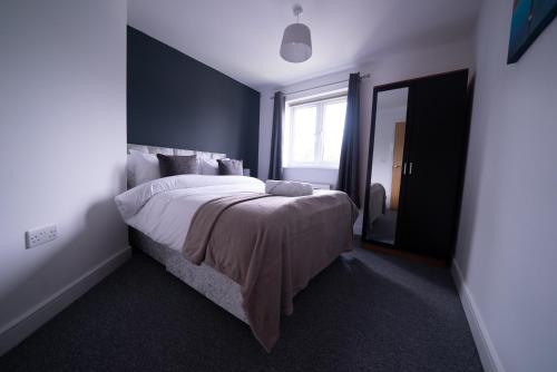 Spacious Apartment I Modern I Free Parking, Netflix, WIFI I PRIDE APARTMENTS