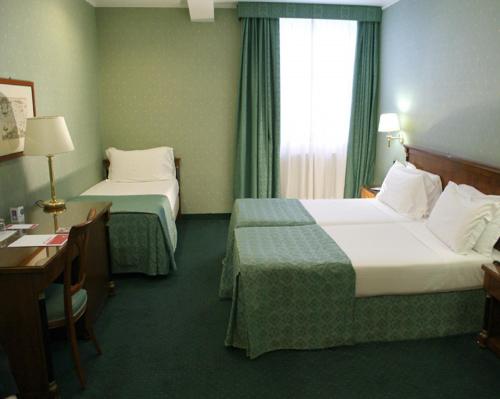 Ramada by Wyndham Naples - image 2