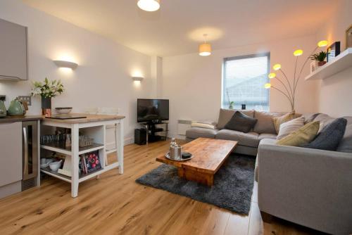 2 Bedroom City Centre Apartment, , Bristol