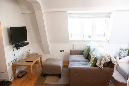 1 Bedroom Apartment With Private Roof Terrace, , Bristol