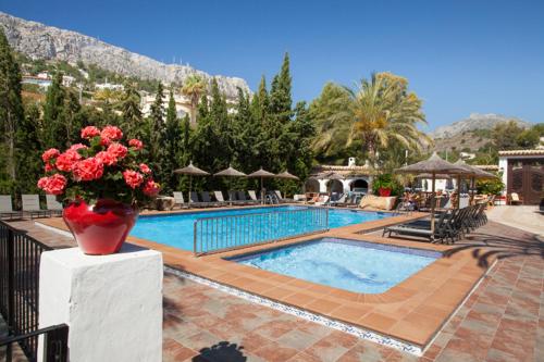 Calpe Sunsea Village Stop at Calpe Sunsea Village to discover the wonders of Calpe. The property features a wide range of facilities to make your stay a pleasant experience. To be found at the property are ticket service,