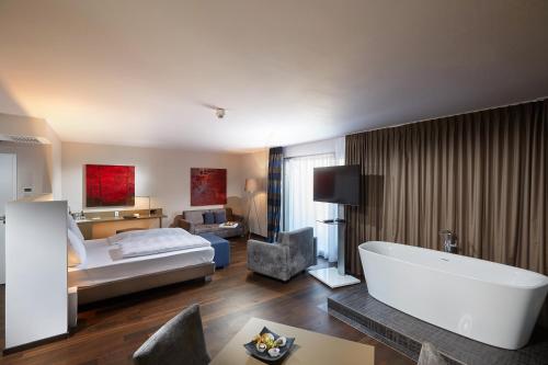 room detail thumbnail 1