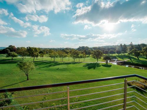 Balcó/terrassa, The Fairway Hotel, Spa & Golf Resort in Randburg