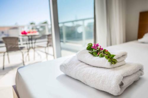 Villa White Moonflower - image 5