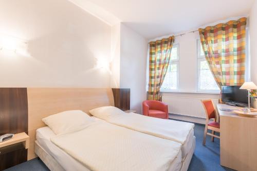 2 twin beds