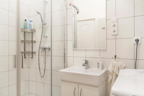 Authentic Akacfa Apartment - image 5