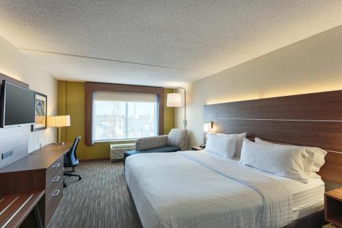 Holiday Inn Express & Suites - Belleville, an IHG Hotel