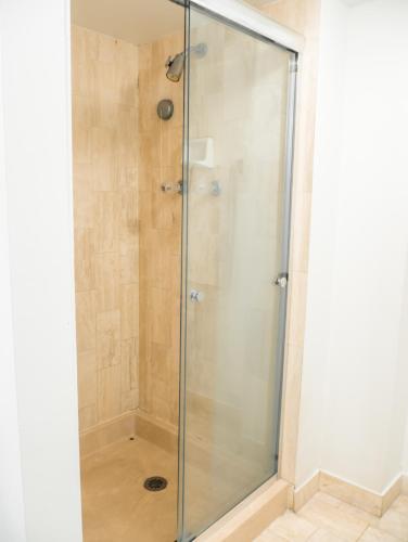 Bayshore Three Bedroom Apartment 3541 - image 7