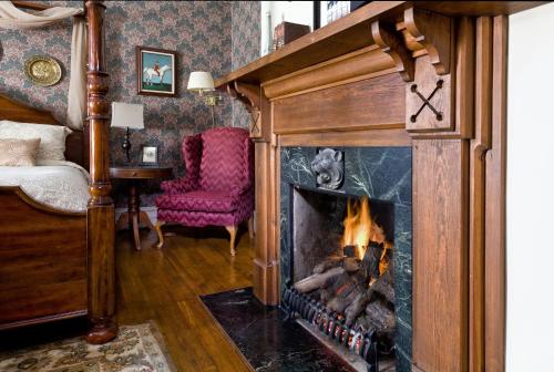 The Reynolds Mansion - image 7