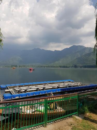 Kashmir View group of Houseboat – Srinagar, PA