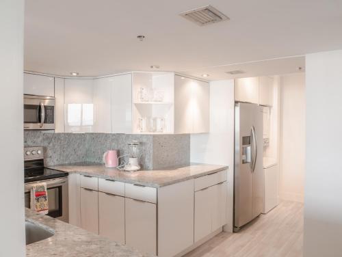 Bayshore Three-Bedroom Apartment 3935 - image 9