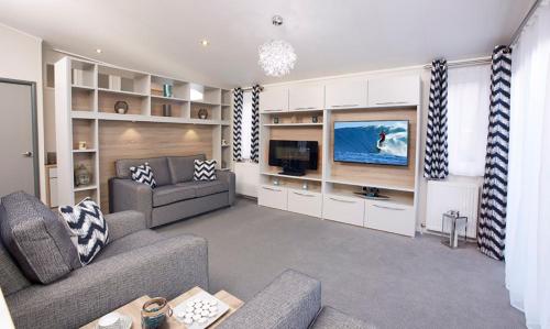 New Forest Lodges Bashley Park - Accommodation - New Milton