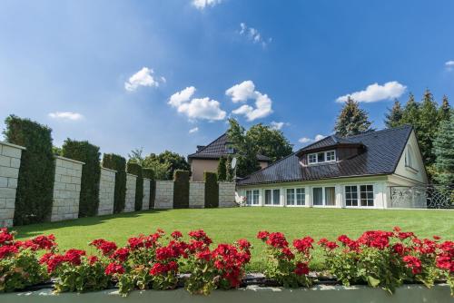Kert, Hotel Villa am Waldschlössschen in Neustadt