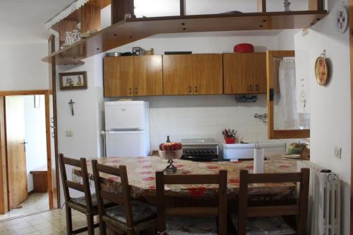 virtuve, Cottage in montagna Montemonaco in Montemonako