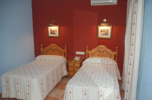 Hostal Residencia Castilla - image 2