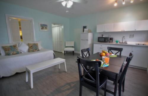 Hollywood Beachside Boutique Suite