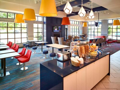LivINN Hotel St. Paul – I-94 – East 3M Area – Maplewood, MN