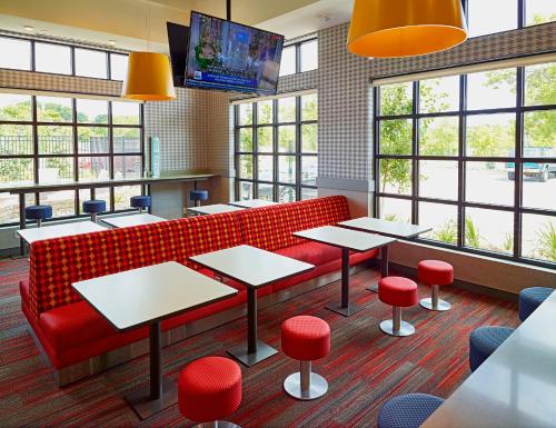 LivINN Hotel St. Paul – I-94 – East 3M Area – Maplewood, MN