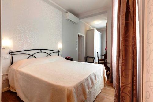 Lilium elegant apartment - Tap to explore photos