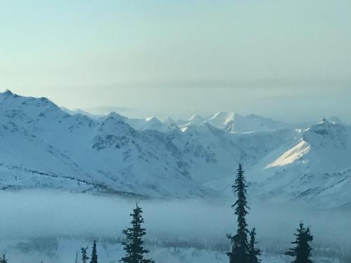 Lake Louise Lodge, Alaska