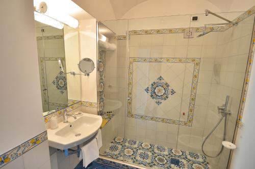 ห้องน้ำ, Albergo Gatto Bianco in คาพรี