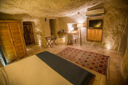 Azure Cave Suites - image 3