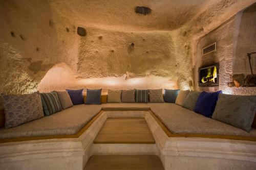 Azure Cave Suites - image 11