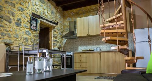 Nivritos Traditional Homes in Rouvas