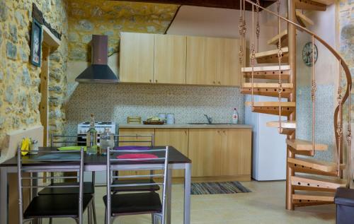 Nivritos Traditional Homes in Rouvas