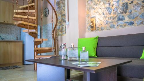 Nivritos Traditional Homes in Rouvas