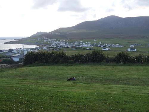 ทัศนียภาพภายนอกโรงแรม, Achill West Coast House in แมม ครอส