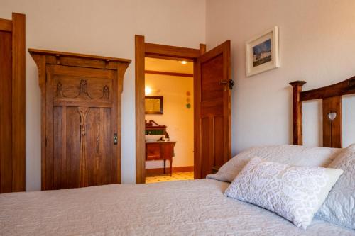 Corbett House Heritage Bed & Breakfast - Tap to explore photos
